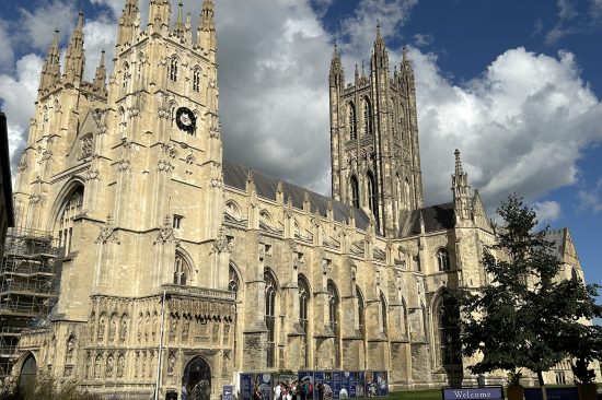 【20年間毎朝ハチミツをどの様に食べているのでしょうか】大さじ一杯のハチミツです